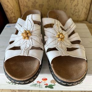 Clark summer sandals, size 9, excellent condition!